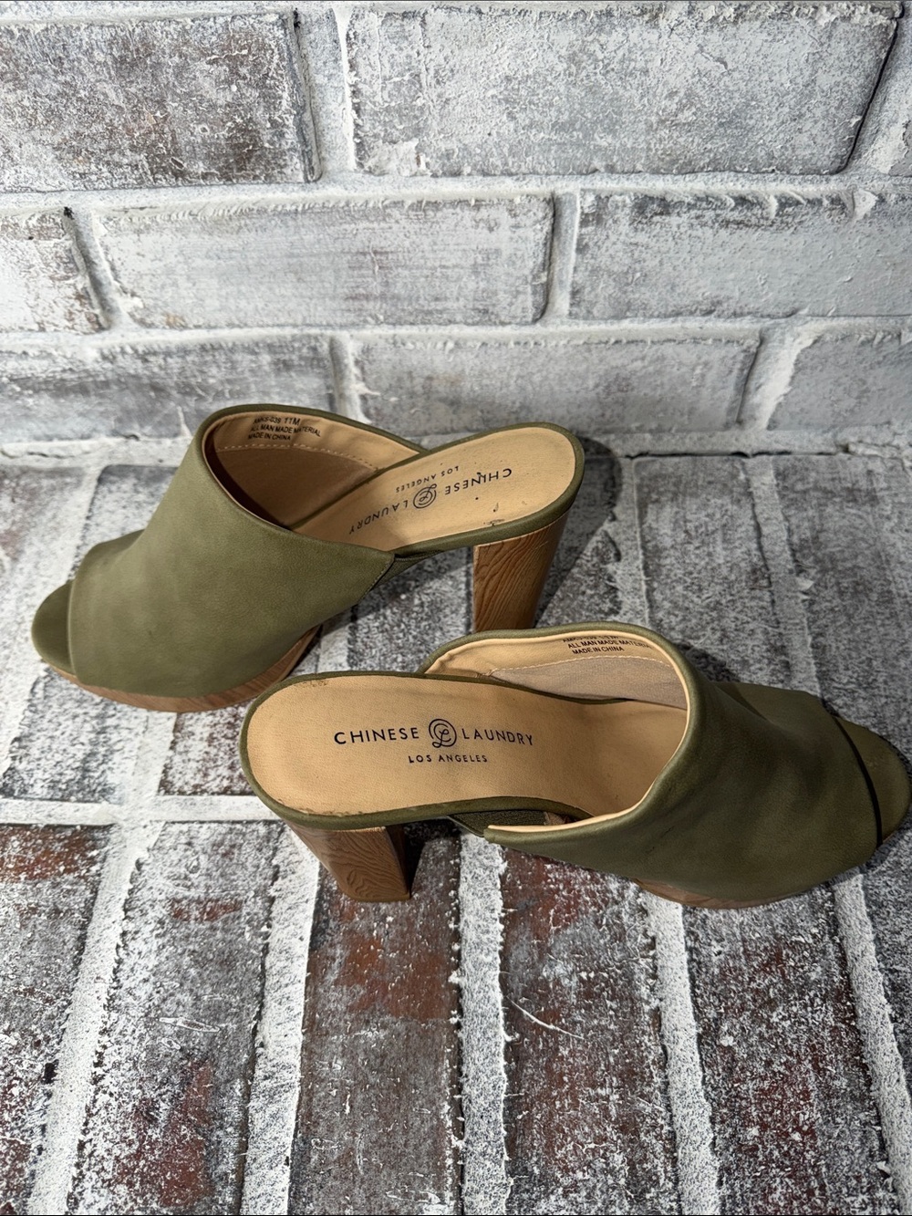 Chinese Laundry AMKS-039 Olive Green Wood Block Heel Platform Mules Size 11 - Picture 7 of 8